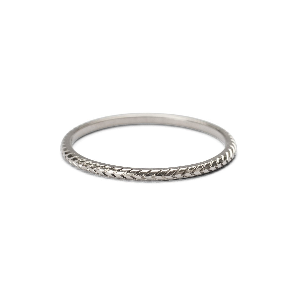 Whole feathered ring - white gold